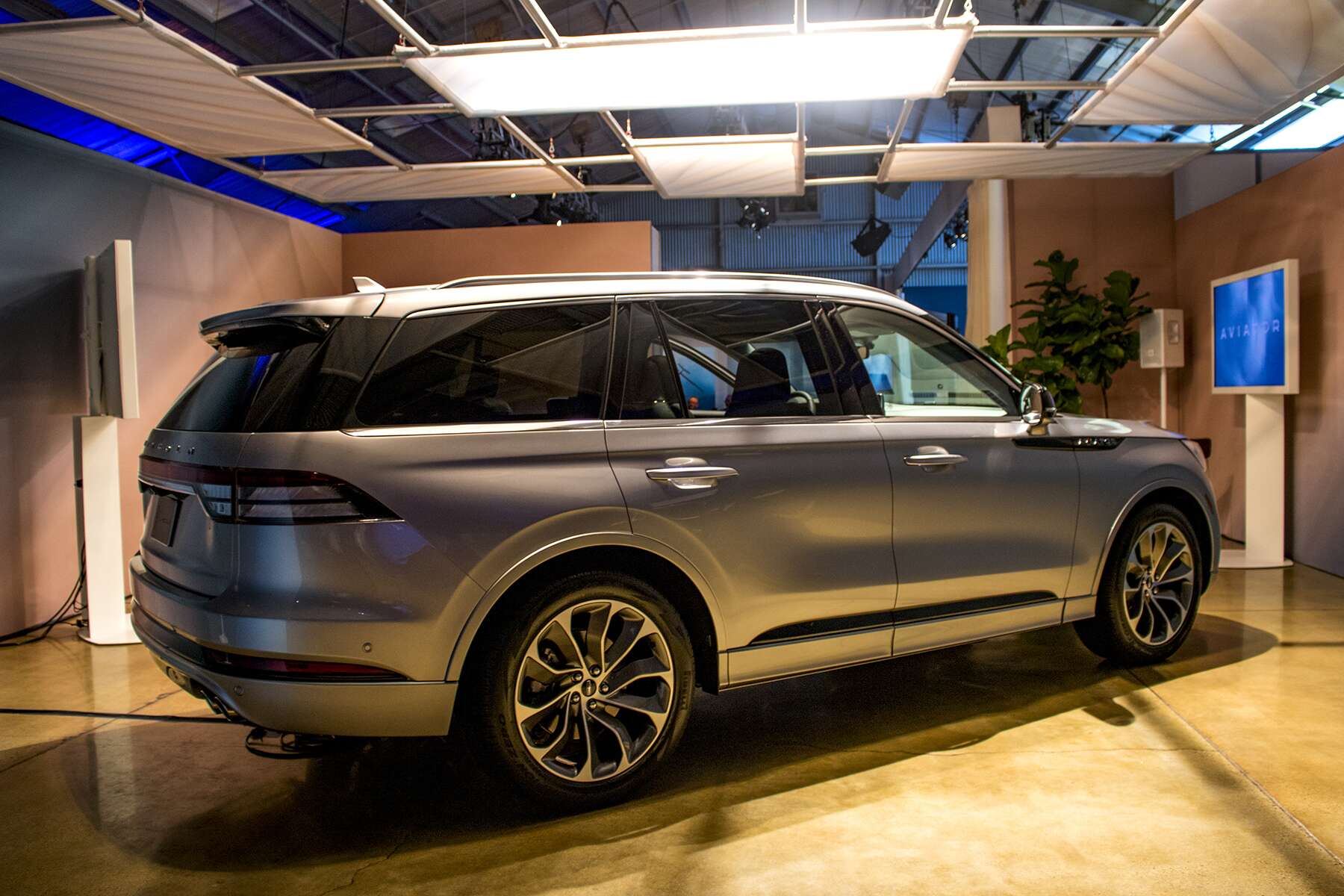 The 450-HP 2020 Lincoln Aviator SUV Is a Classic Vision of Modern